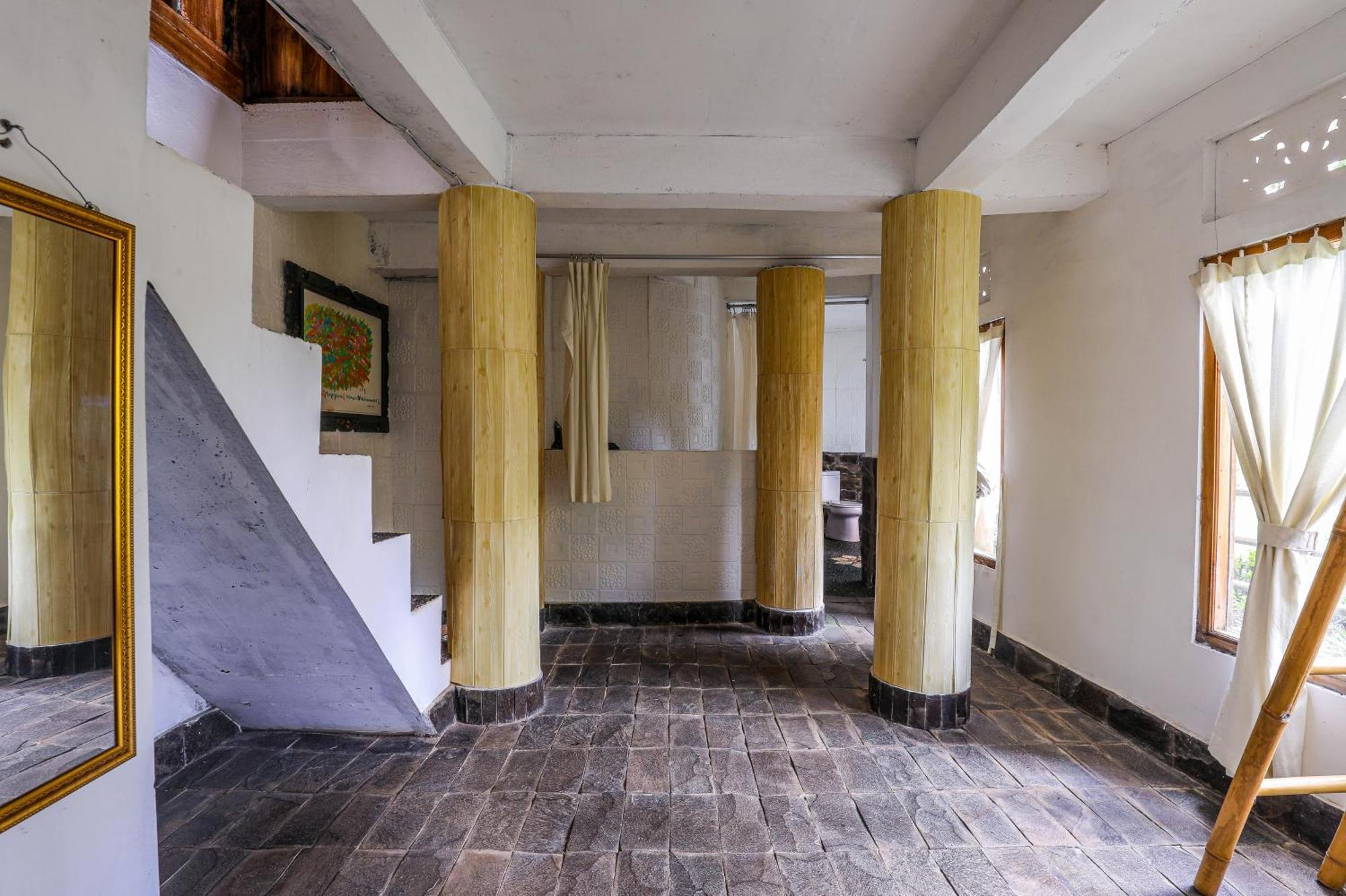 Omunity Bali Hotel Singaraja  Exterior photo