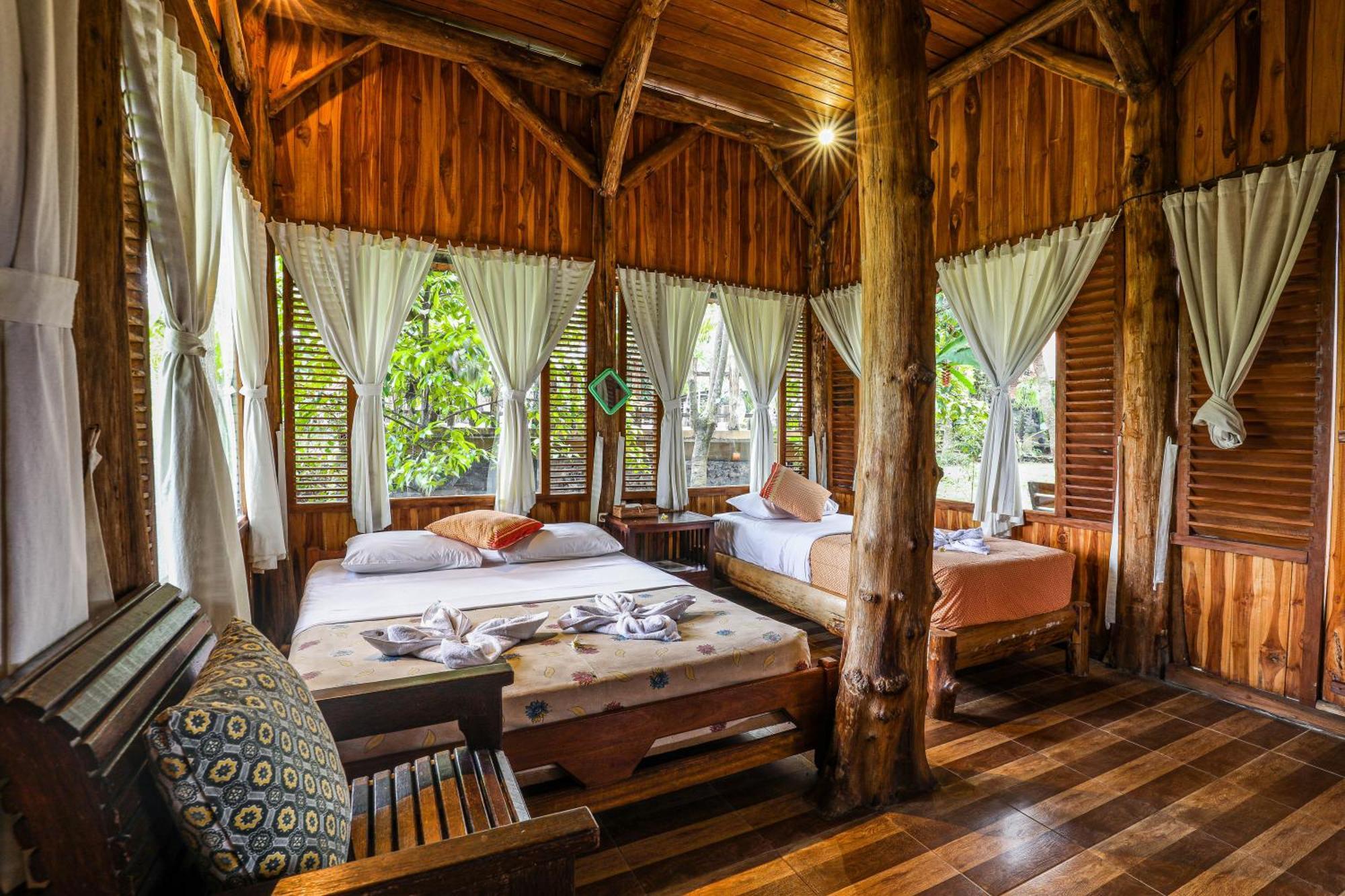Omunity Bali Hotel Singaraja  Exterior photo